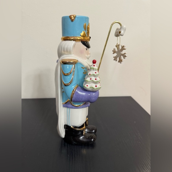 Rare Retired Lenox Nutcracker With Tree And Snowflake Staff 11” Ceramic with Box - Picture 3 of 11